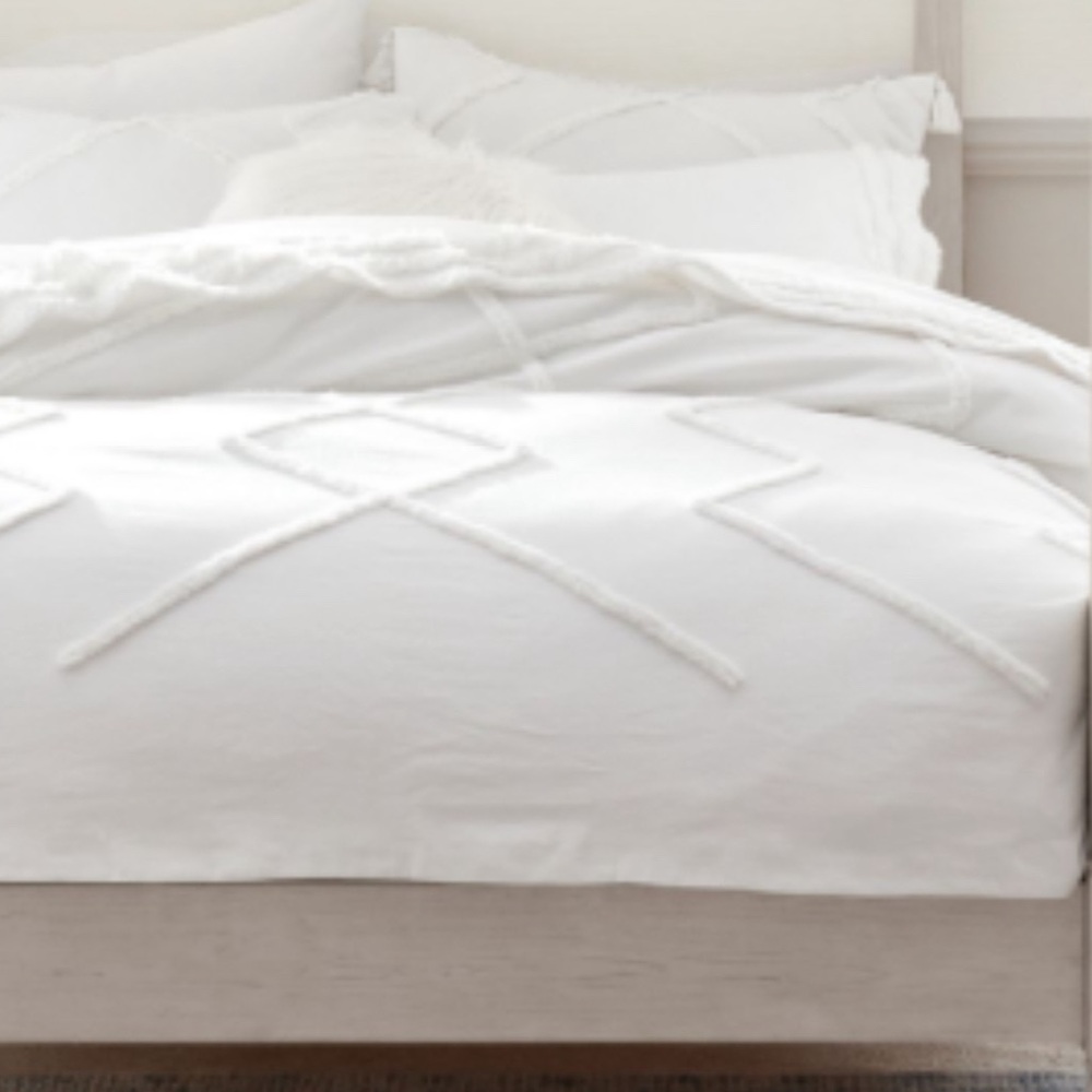 pottery barn twin/twin xl size white duvet cover
